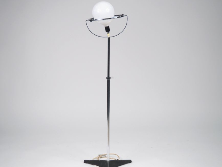 Franck LIGTELIJN pour RAAK. Amsterdam Lampadaire en métal chromé, piét