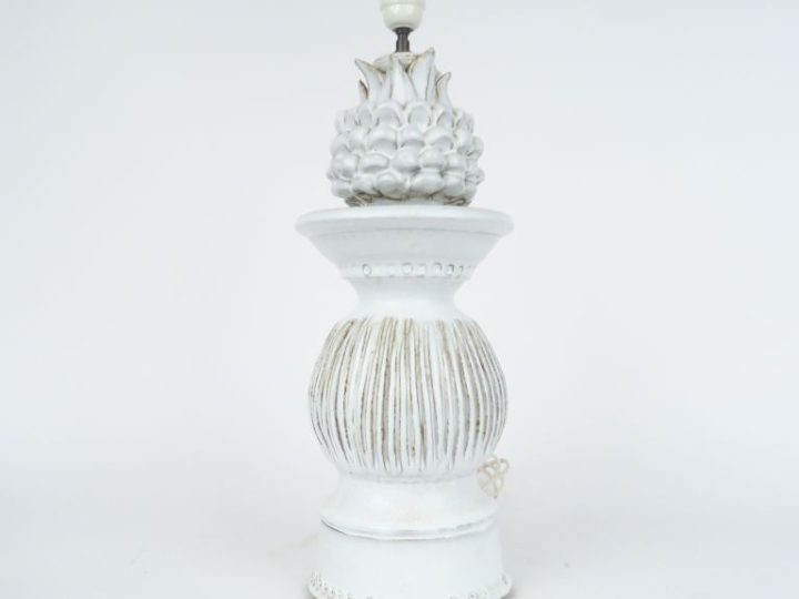 Pied de lampe 1960 en grés blanc en forme de balustre supportant un an