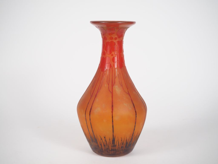 LE VERRE FRANCAIS. Vase balustre "Cardamines" en verre poudré orange t