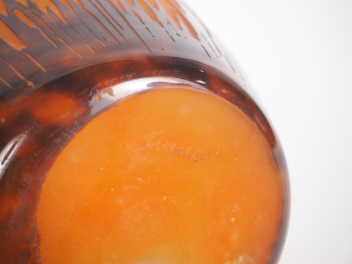 LE VERRE FRANCAIS. Vase balustre "Cardamines" en verre poudré orange t