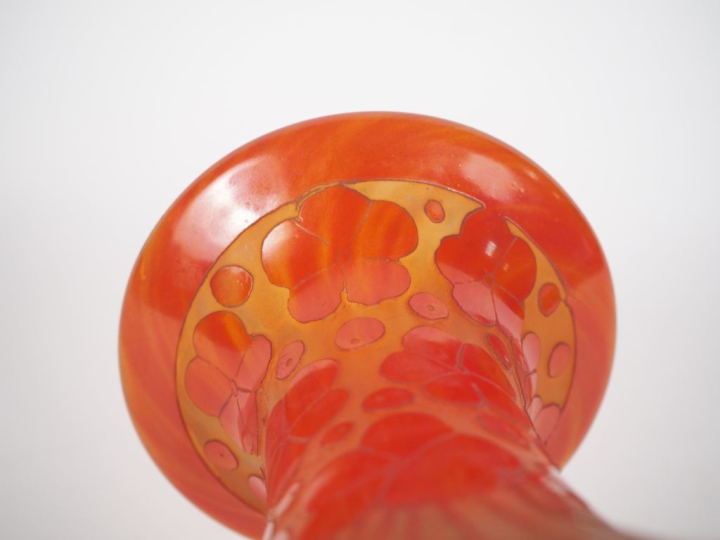 LE VERRE FRANCAIS. Vase balustre "Cardamines" en verre poudré orange t
