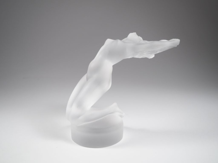 LALIQUE France.  "naiade" Sculpture en cristal moulé  Signée  H. 14 cm