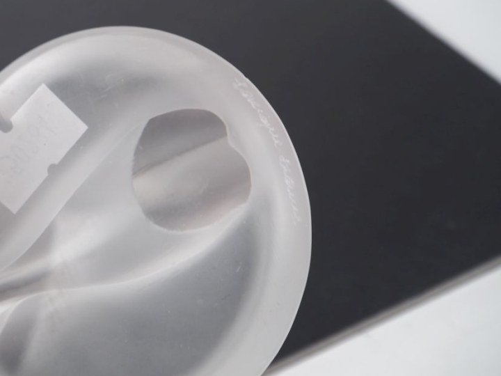 LALIQUE France.  "naiade" Sculpture en cristal moulé  Signée  H. 14 cm