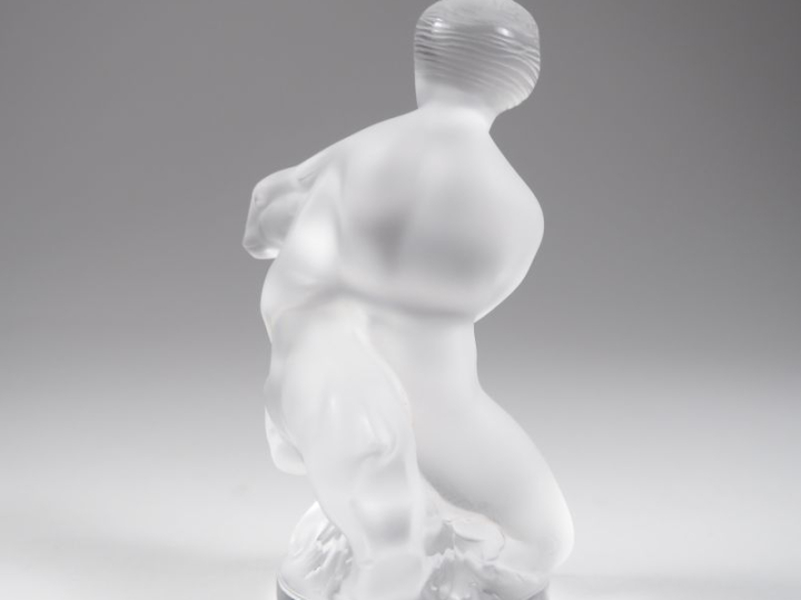 LALIQUE France.  "jeune fille à la chèvre"  Sculpture en cristal moulé