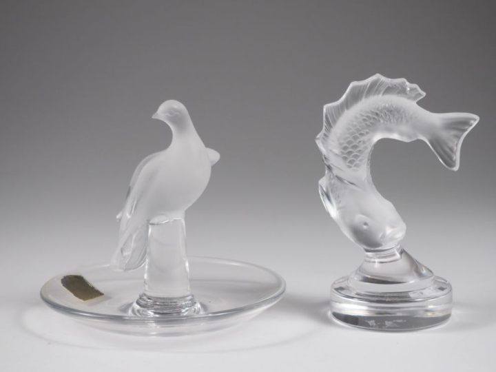 LALIQUE France  Sujet en cristal moulé "le saumon" Signé  H. 10 cm (un