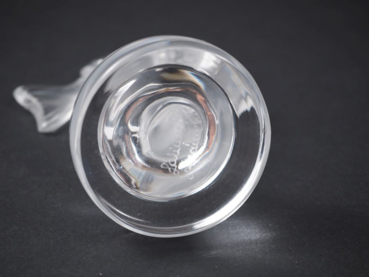 LALIQUE France  Sujet en cristal moulé "le saumon" Signé  H. 10 cm (un
