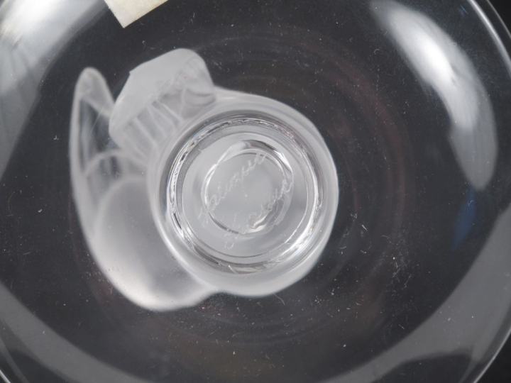 LALIQUE France  Sujet en cristal moulé "le saumon" Signé  H. 10 cm (un