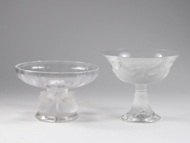 LALIQUE. Baguier en cristal à décor de quatre moineaux.  Signé H. 9 cm