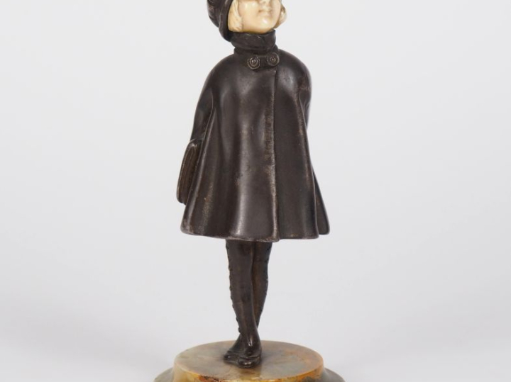 CHIPARUS.  "la jeune écolière" Statuette chryséléphantine en bronze et