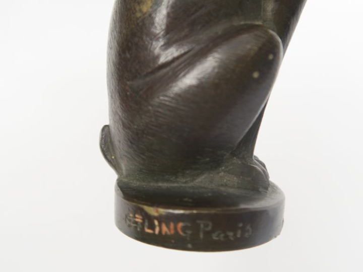 BECQUEREL  "le lièvre" Mascotte en bronze à patine brune fonte Etling,