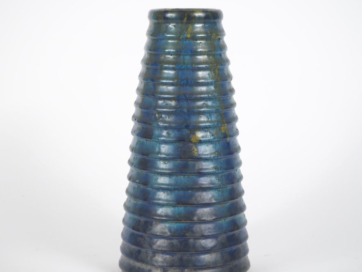 LABREC.  Vase Art Déco piriforme en grès bleu flammé.  Signé H. 34,5 c