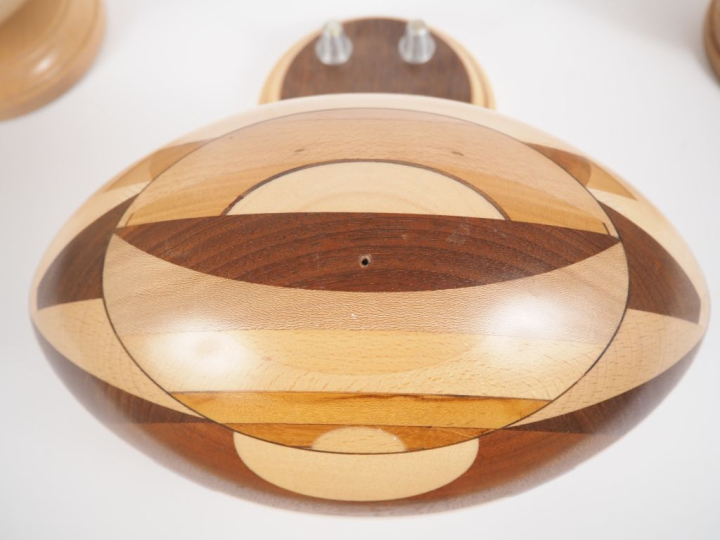 Pierre ARMENGAUD.   Trois ballons de rugby en marqueterie.