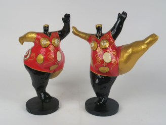 Vente aux enchères Ecole française XXème.   "nana"  2 sculptures en papier maché polychro