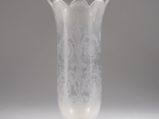 Vente aux enchères Photophore en cristal moulé et gravé à décor de godrons et de rinceaux