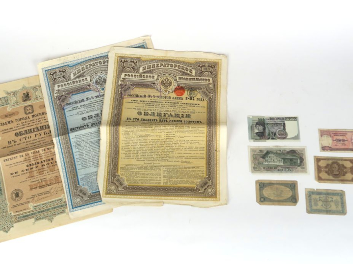 3 assignats, un lot d'emprunts russes, 7 billets anciens.