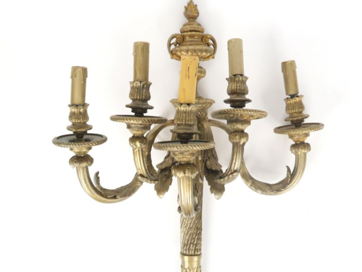 Grande applique de style Louis XVI en bronze éclairant à 5 bras de lum