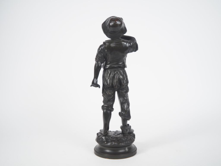DUBOIS.  "le poulbot"  Bronze à patine brune Signé H. 40 cm  (manque)