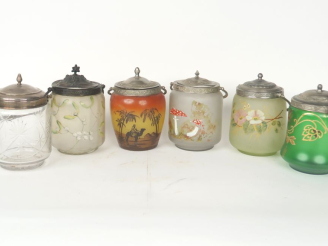 Vente aux enchères Amusant ensemble de six seaux à biscuit 1900 en verre et verre peint c