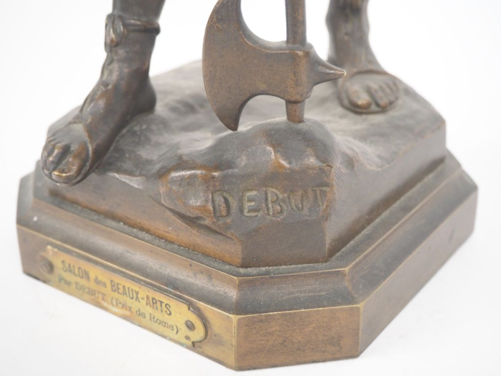 DEBUS.  "Vercingétorix" Sculpture en bronze à patine médaille  Signée 