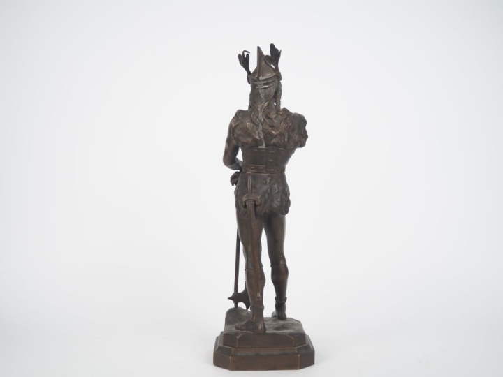 DEBUS.  "Vercingétorix" Sculpture en bronze à patine médaille  Signée 