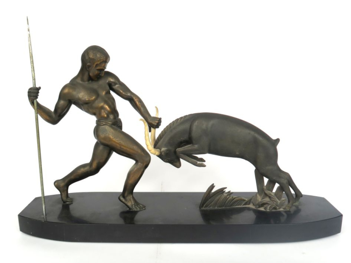 Ecole française vers 1930.  "Chasseur et gazelle" Groupe en régule et 