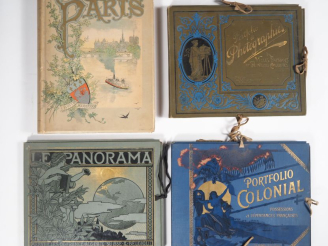 Vente aux enchères - "Paris" par Auguste VITU. 450 dessins d'après nature.  Dim. 38,5 x 3