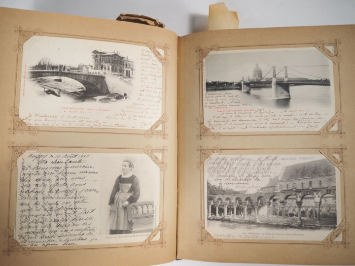 Album vers 1900 de 400 cartes postales : villes de cure, stations baln