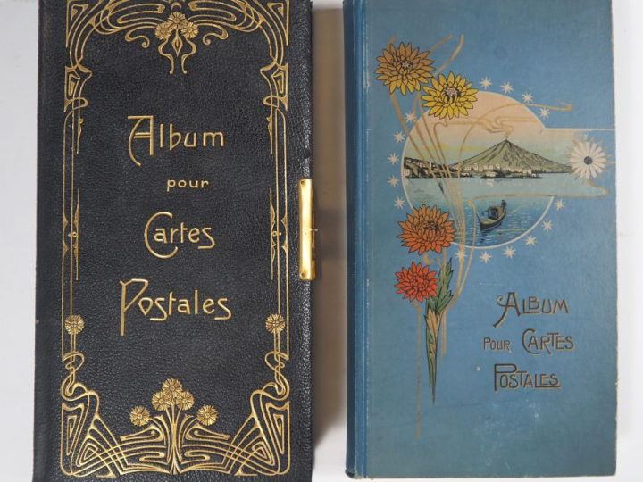 2 albums de cartes postales vers 1900, reliures de style Art Nouveau