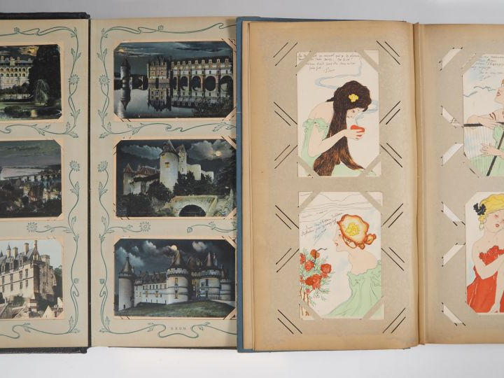 2 albums de cartes postales vers 1900, reliures de style Art Nouveau