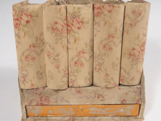 Vente aux enchères Bel ensemble de cartes postales dans cinq petits albums en forme de li