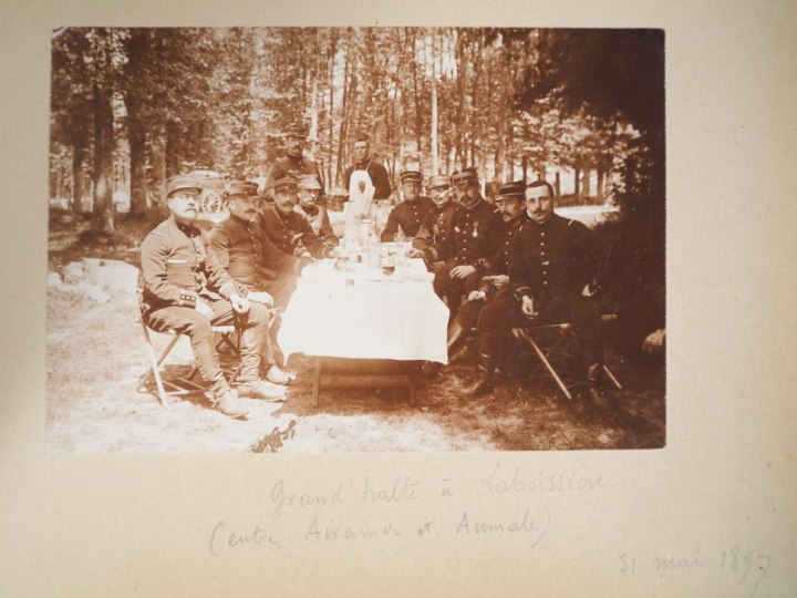 Bel album fin XIXème Circa 1897. 1er et 3ème régiment de Génie. Enviro