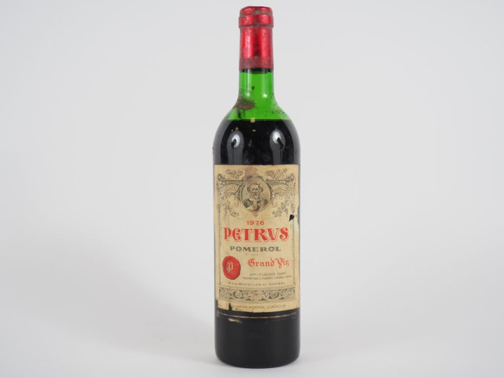 1 BOUTEILLE PETRUS POMEROL - 1976 - MEP/EA/CAPSULE LÉGER SALE
