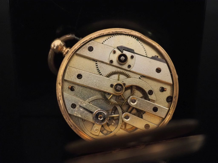Montre de gousset Napoléon III en or jaune 750.  Cadran à chiffres ara