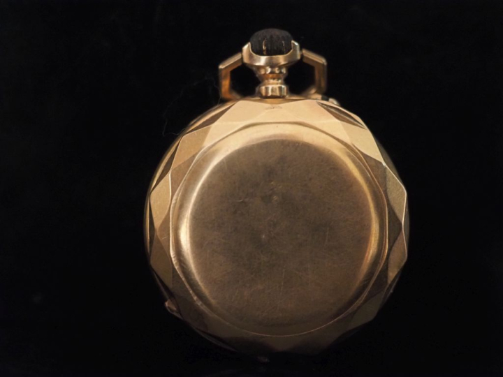 Petite montre de col Napoléon III à pans coupés en or jaune 750.  Cadr