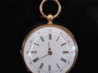 Vente aux enchères Petite montre de col Napoléon III en or jaune 750.  Cadran à chiffres 