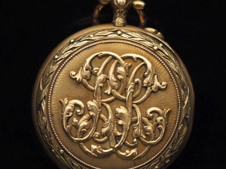 Ravissante montre de col Napoléon III en or jaune 750.  Cadran à chiff