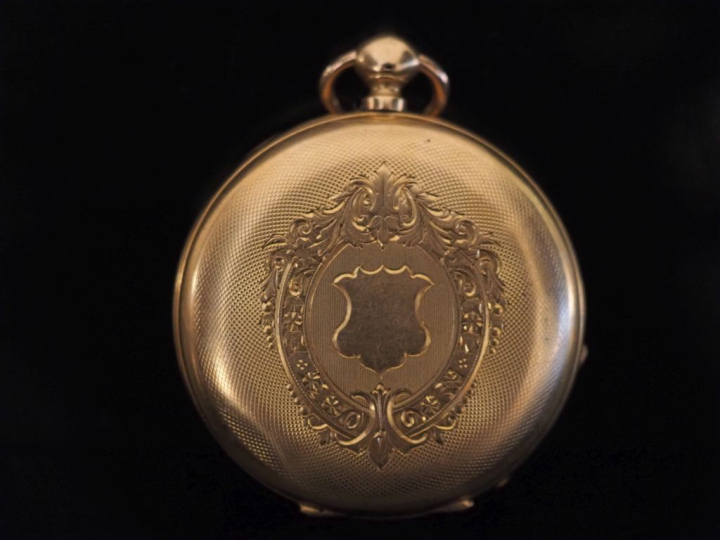 Montre de col Napoléon III en or jaune 750.  Cadran à chiffres romains