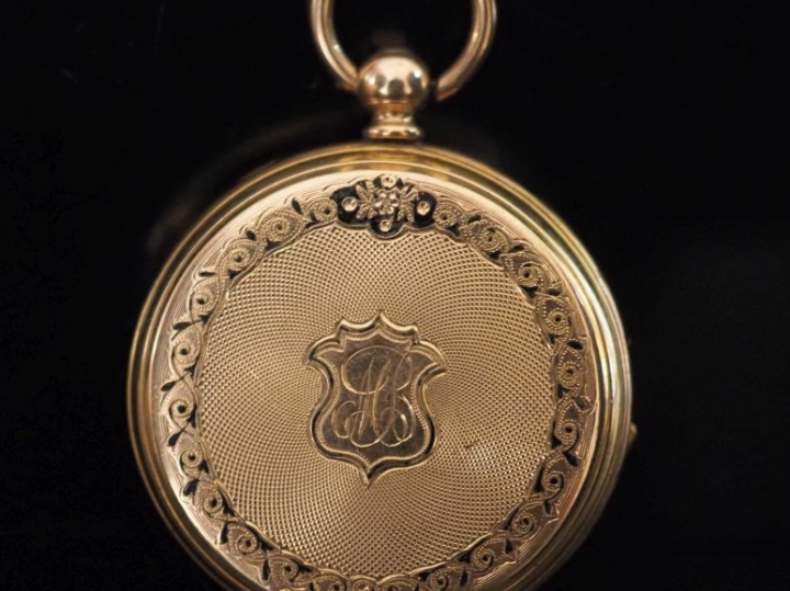 Montre de col Napoléon III en ro jaune 750.  Cadran à chiffres romains