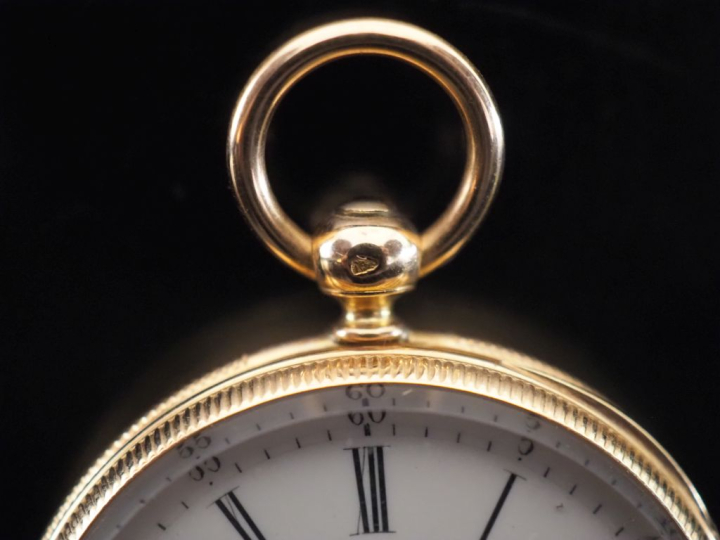 Montre de col Napoléon III en or jaune 750.  Cadra à chiffres romains 