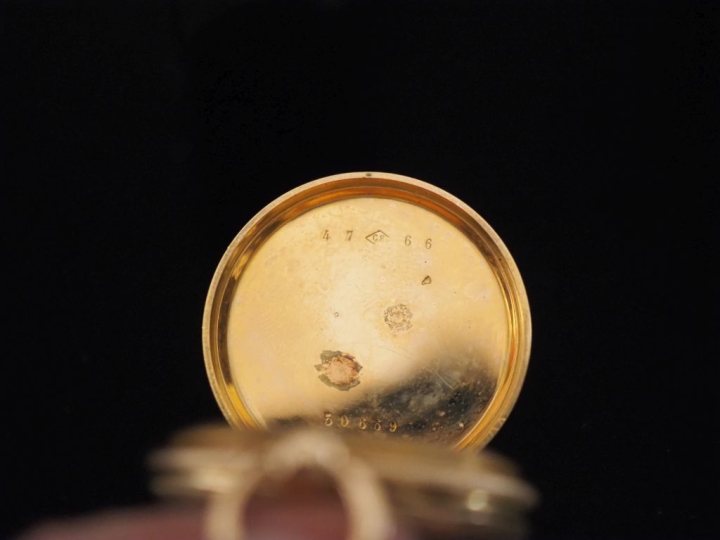 Montre de col Napoléon III en or jaune 750.  Cadra à chiffres romains 