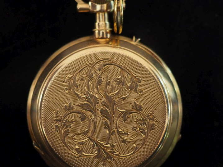 Montre de col Napoléon III en or jaune 750.  Cadran à chiffres romains