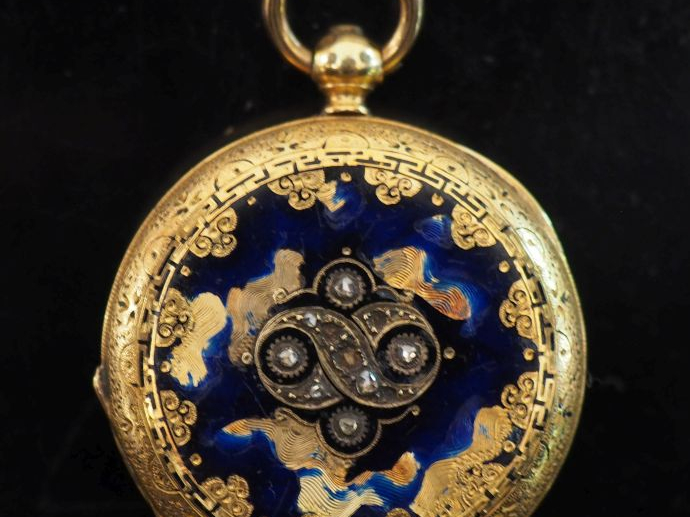 Ravissante petite montre de col Napoléon III demi savonnette en or jau