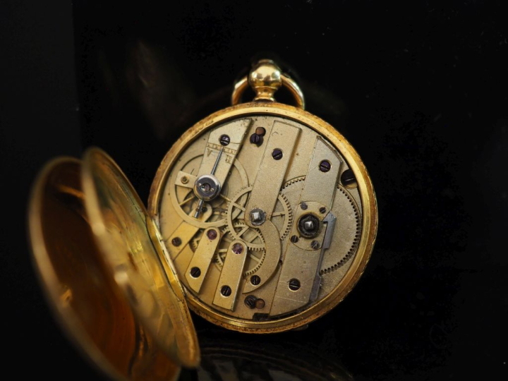 Ravissante petite montre de col Napoléon III demi savonnette en or jau