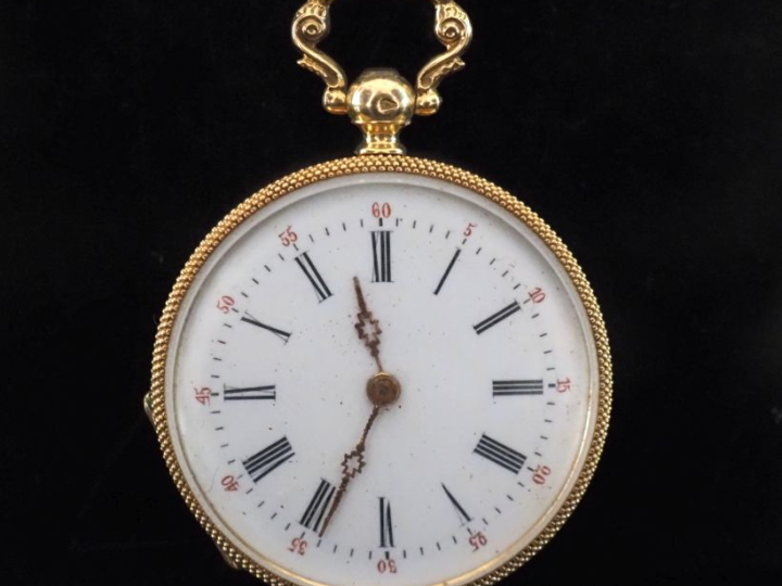 Montre de col Napoléon III en or jaune 750.  Cadran à chiffres romains