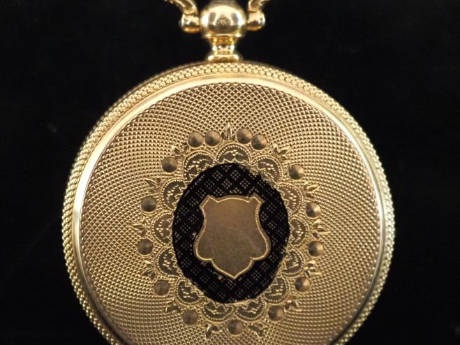 Montre de col Napoléon III en or jaune 750.  Cadran à chiffres romains
