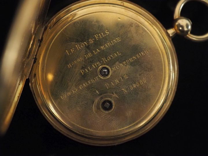 LEROY   Fils, Paris Montre savonnette aveugle en or jaune 750.  Cadran