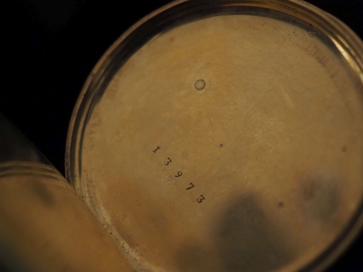 LEROY   Fils, Paris Montre savonnette aveugle en or jaune 750.  Cadran