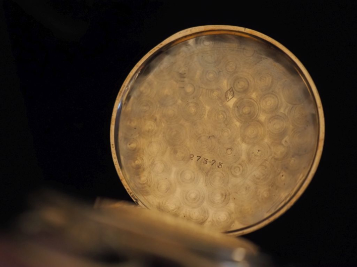 LIP Montre de gousset en or jaune 750. Cadran à chiffres arabes dorés 