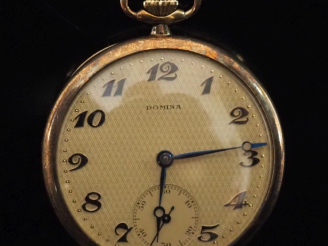 Vente aux enchères DOMINA Montre de gousset de style Art déco en or jaune 750.  Cadran à 