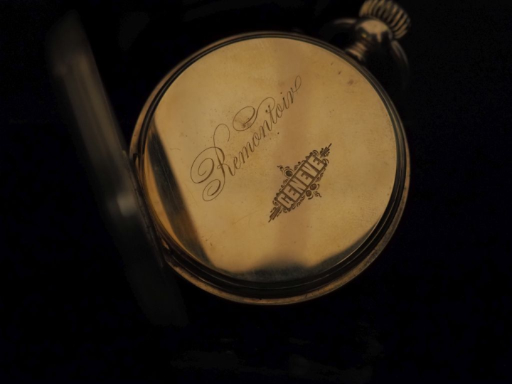 GENEVE Montre de gousset en or jaune 750.  Cadran à chiffres romains p